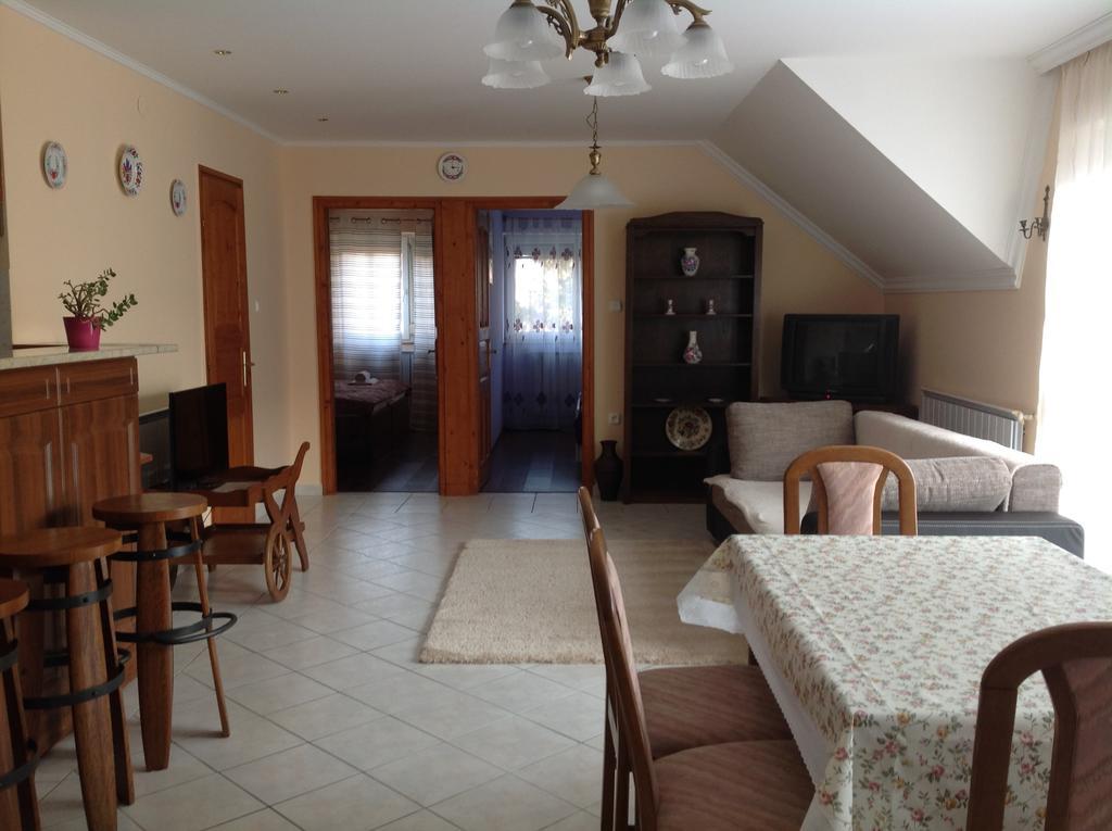 Attila Apartmanhaz Hotel Hévíz Cameră foto