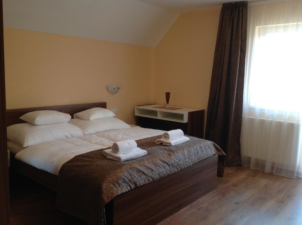 Attila Apartmanhaz Hotel Hévíz Cameră foto