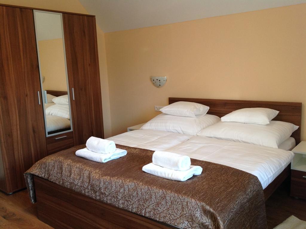 Attila Apartmanhaz Hotel Hévíz Cameră foto