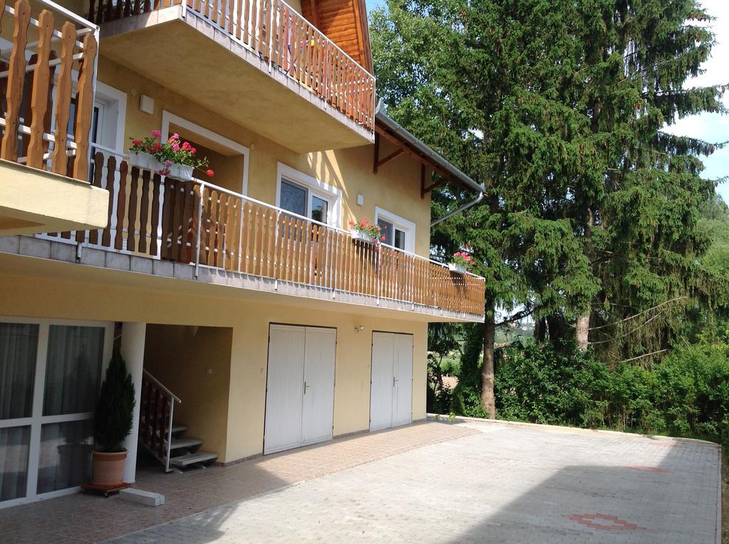 Attila Apartmanhaz Hotel Hévíz Exterior foto